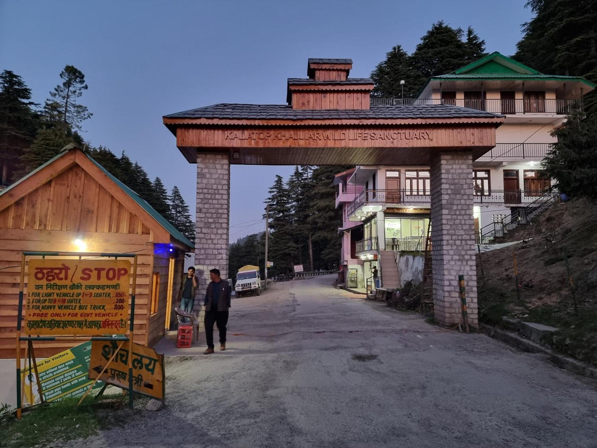 Forest Vibes Kalatop-Rooms And Restaurant Dalhousie Exterior photo