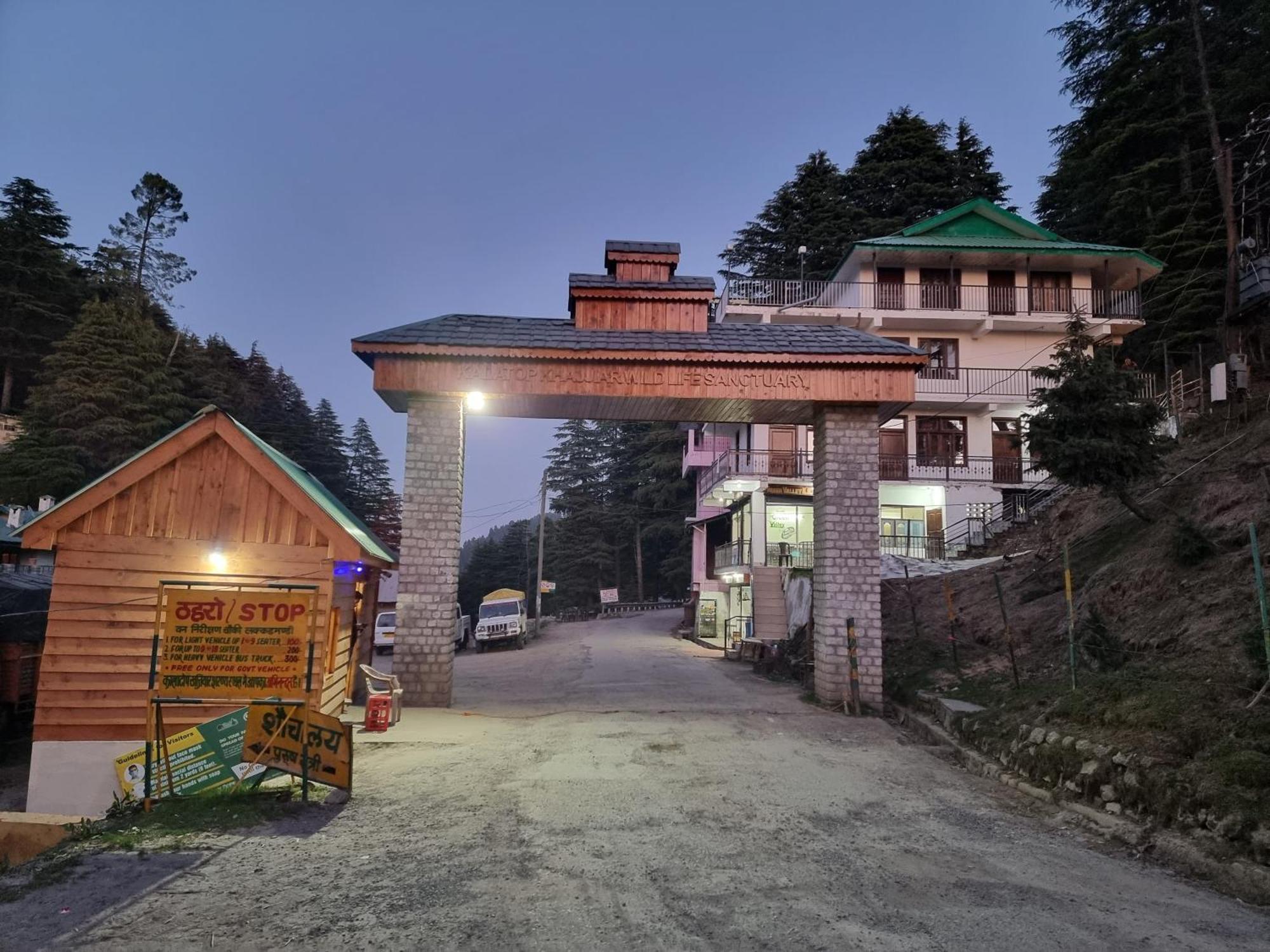 Forest Vibes Kalatop-Rooms And Restaurant Dalhousie Exterior photo